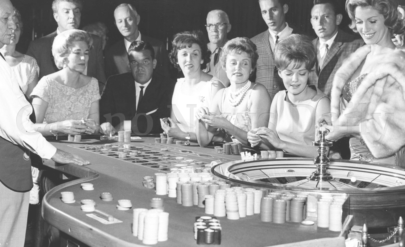 personas jugando a la Ruleta Americana
