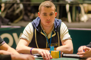 Patrick Clarke lidera la final a 16 del Día 5 del Evento Principal €5,300 de la Temporada 12 del EPT Dublín