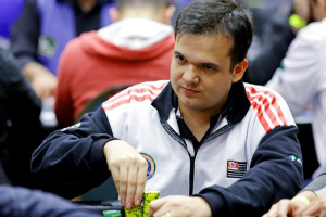 Douglas Pereira lidera tras el Día 1A de la BSOP 2016