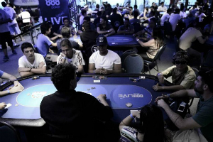 Felipe Beltrane Lidera a los Últimos 12 Supervivientes del 888live São Paulo