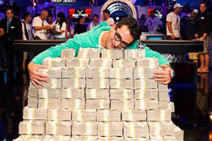 Antonio Esfandiari se convierte en el embajador web de StakeKings