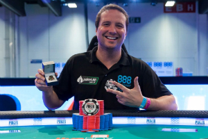 La celebridad brasileña del póquer Bruno Foster consigue su primer anillo de oro del Circuito WSOP