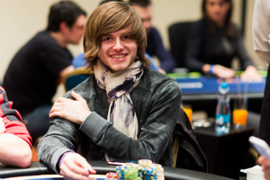Charlie Carrel líder provisional del 2016 EPT Prague €50,000 Super High Roller