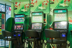 Las interpretaciones de los diputados sobre el informe de las FOBTs cabrean a los operadores de juego