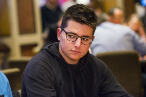 Jake Schindler lidera el grupo de 8 finalistas tras el Día 3 del Aria Casino 2017 Super High Roller Bowl