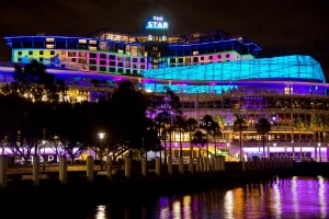 El director de inversiones James Packer incrementa su participación en el operador de casinos The Star