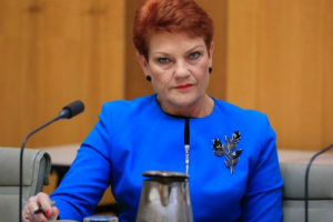 El senador Pauline Hanson promete apoyo para la propuesta de casino Great Keppel