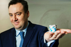 El gigante del juego GVC criticado por sus accionistas por pagar a su CEO £18 millones