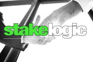 Stakelogic integra toda la cartera de tragamonedas con Iforium