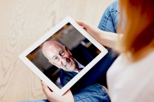 El jefe multimillonario de Betfred respaldará la oferta de Caesars por William Hill