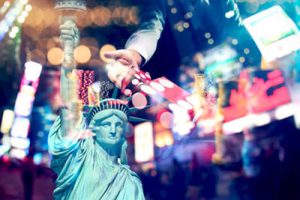 Propuesta de Times Square Casino Obtiene Apoyo, pero la Oposición Permanece