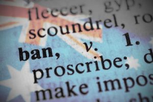 Investigación Australiana Sugiere Regulación Federal de iGaming, Prohibición Completa de Todos los Anuncios de Juegos de Apuestas